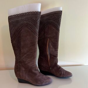 Sofft brown suede knee boots size 9.5